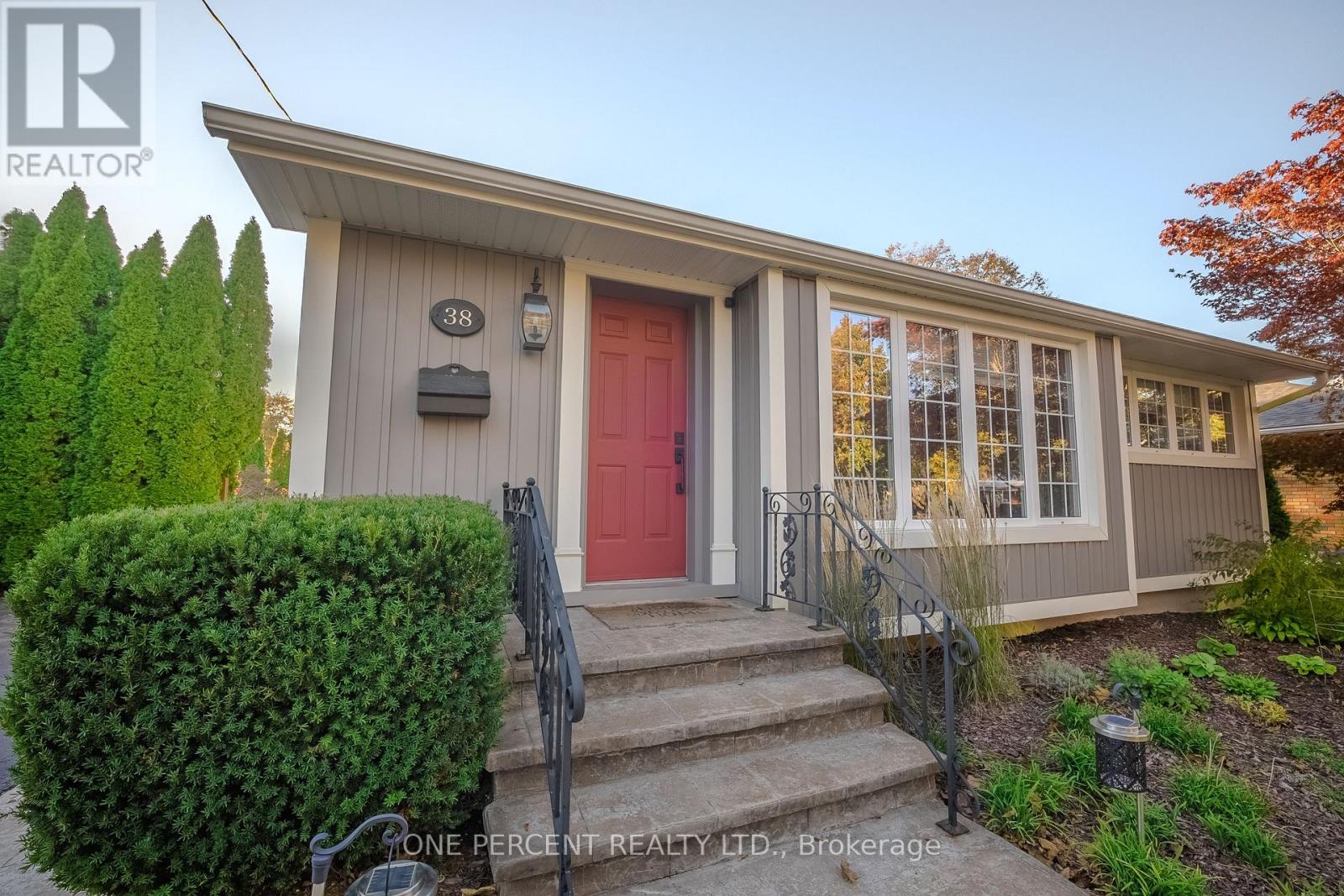 38 Albany Drive, St. Catharines, Ontario  L2N 3T5 - Photo 3 - X12908412