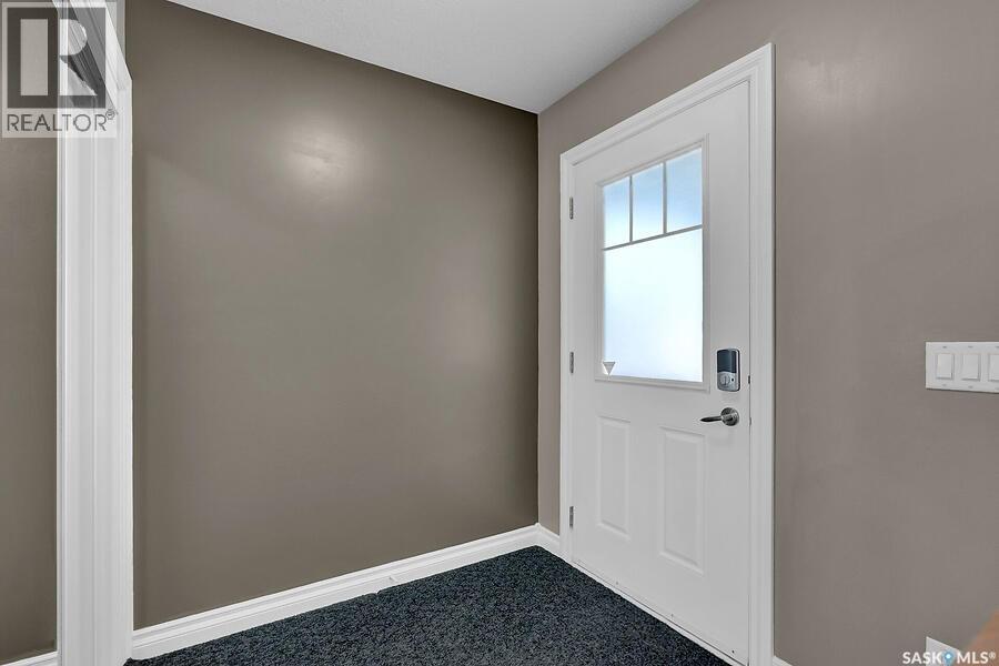 3420 Maclachlan Crescent, Regina, Saskatchewan  S4R 8V1 - Photo 4 - SK031022
