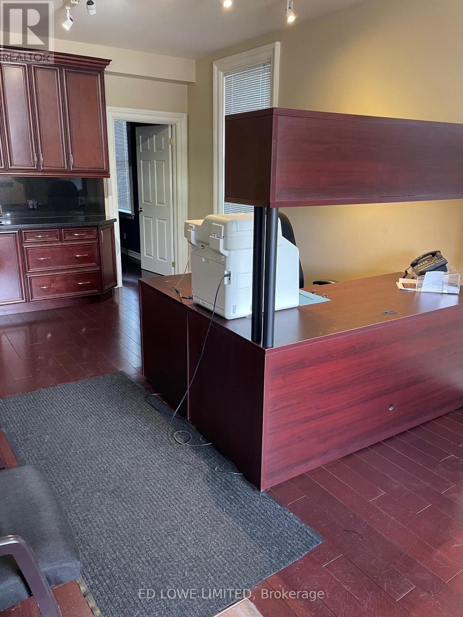 43 Worsley Street, Barrie, Ontario  L4M 1L7 - Photo 4 - S12577910