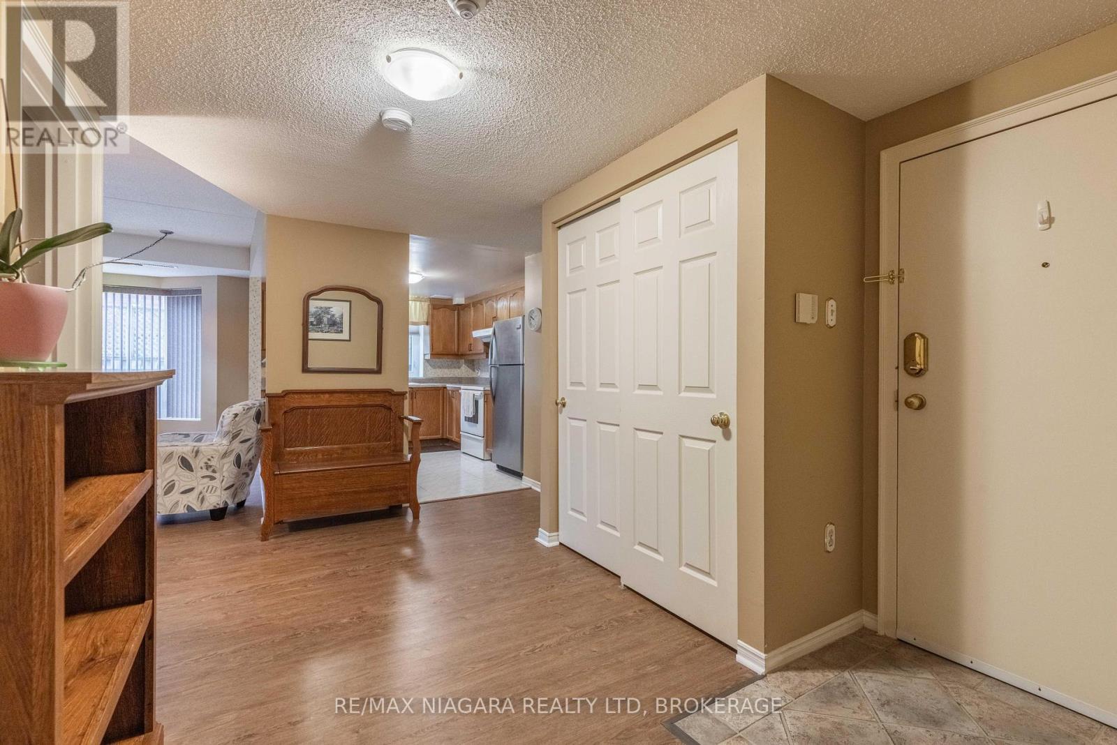 102 - 6704 Thorold Stone Road, Niagara Falls (Morrison), Ontario  L2J 1B3 - Photo 3 - X12908798