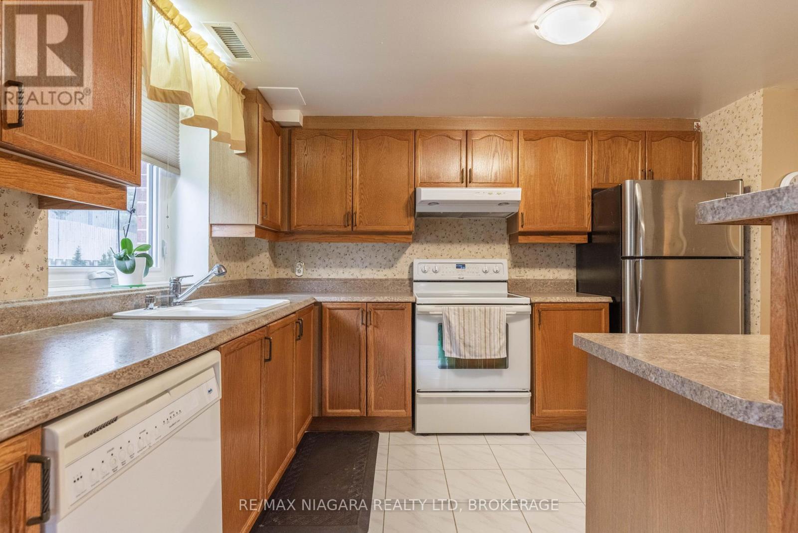 102 - 6704 Thorold Stone Road, Niagara Falls (Morrison), Ontario  L2J 1B3 - Photo 6 - X12908798