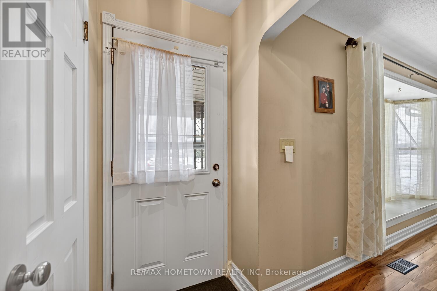 81 Sevenoaks Avenue, Brockville, Ontario  K6V 2V1 - Photo 3 - X12908508