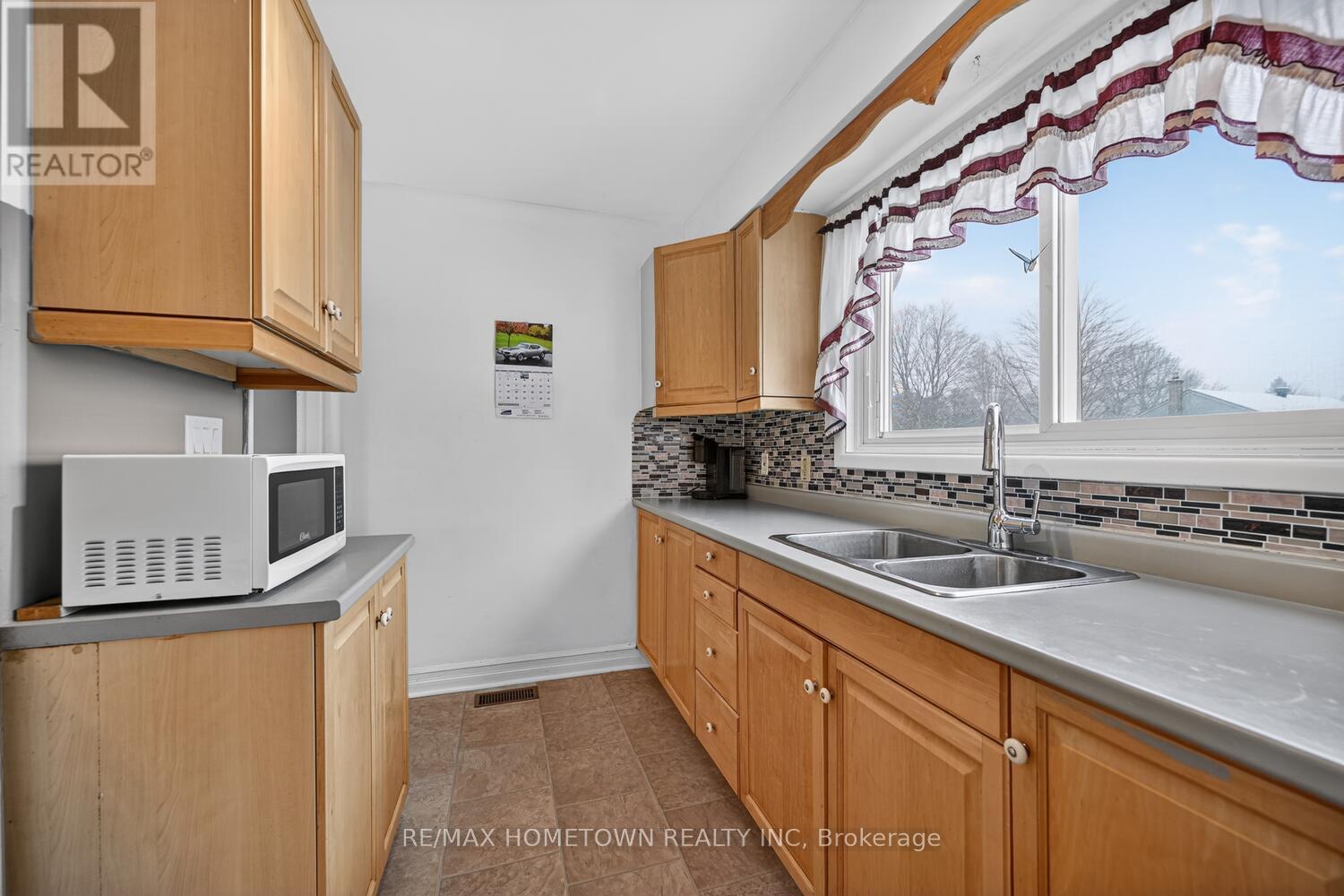 81 Sevenoaks Avenue, Brockville, Ontario  K6V 2V1 - Photo 8 - X12908508