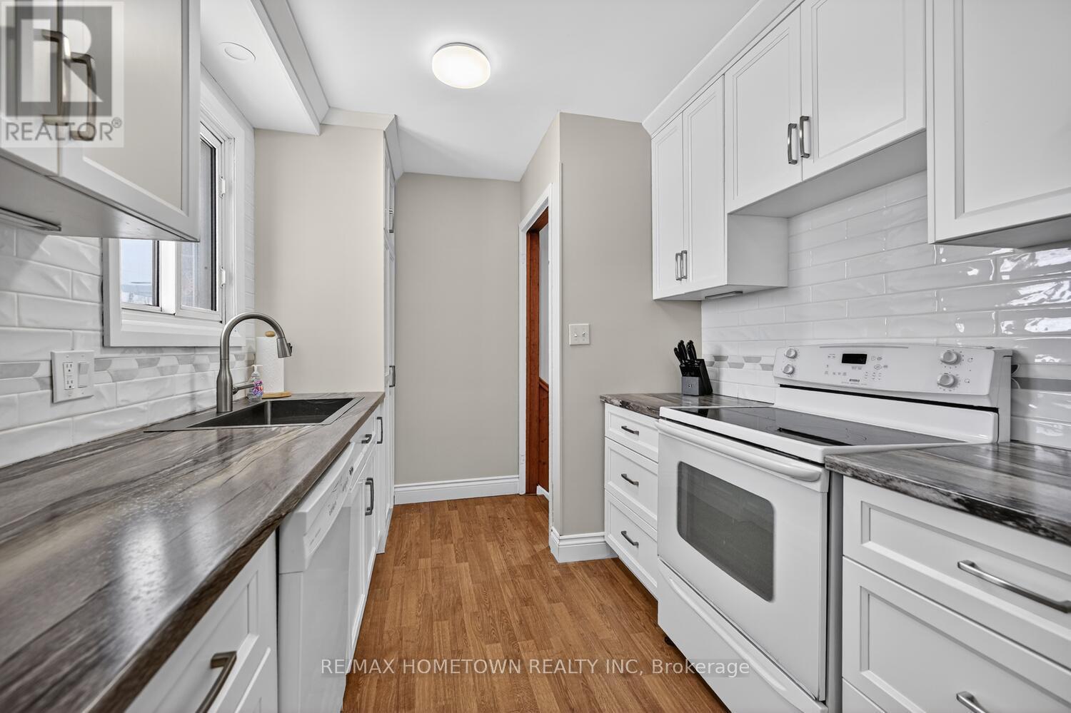 40 Windsor Drive, Brockville, Ontario  K6V 3H6 - Photo 11 - X12908694