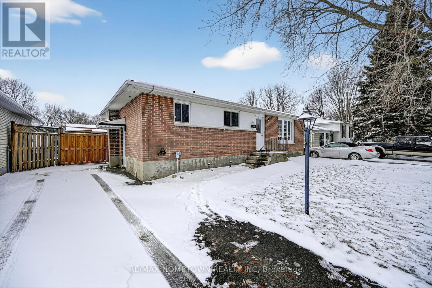 40 Windsor Drive, Brockville, Ontario  K6V 3H6 - Photo 2 - X12908694