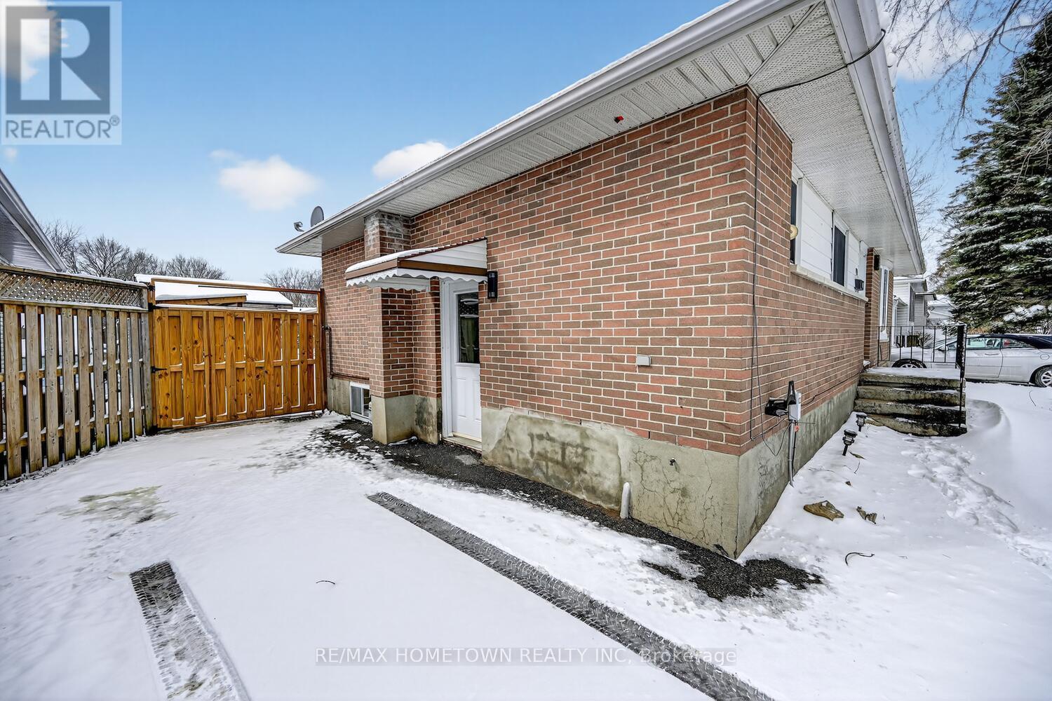 40 Windsor Drive, Brockville, Ontario  K6V 3H6 - Photo 3 - X12908694