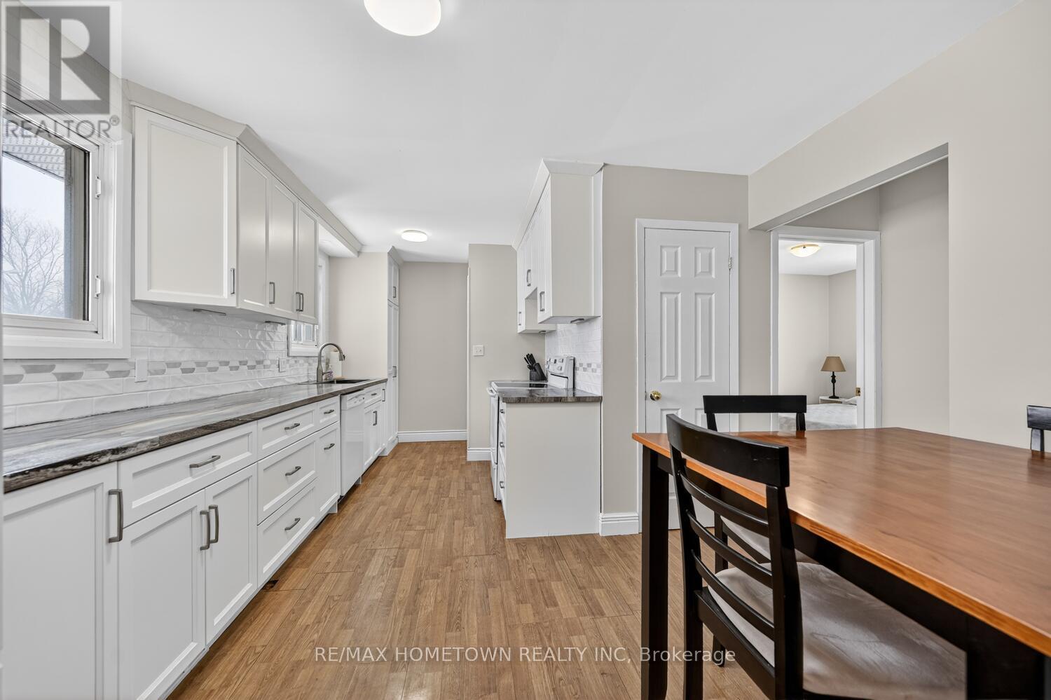 40 Windsor Drive, Brockville, Ontario  K6V 3H6 - Photo 7 - X12908694