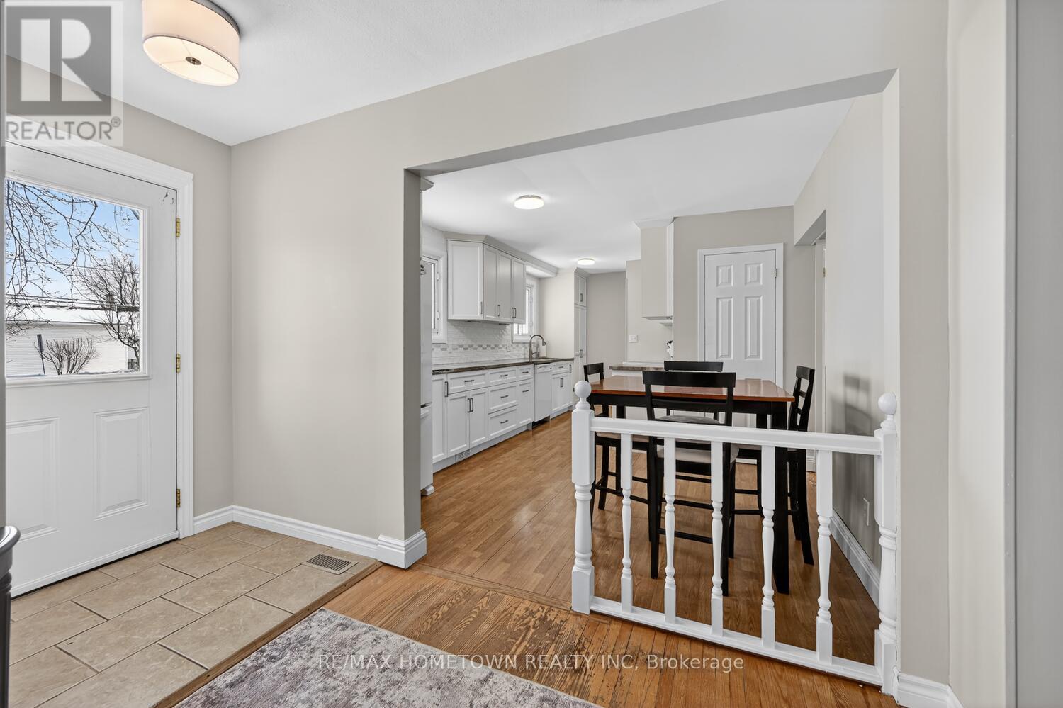 40 Windsor Drive, Brockville, Ontario  K6V 3H6 - Photo 9 - X12908694