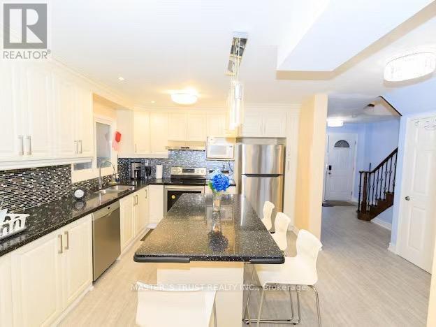 55 Danjohn Crescent, Toronto, Ontario  M1V 3N2 - Photo 2 - E12801742