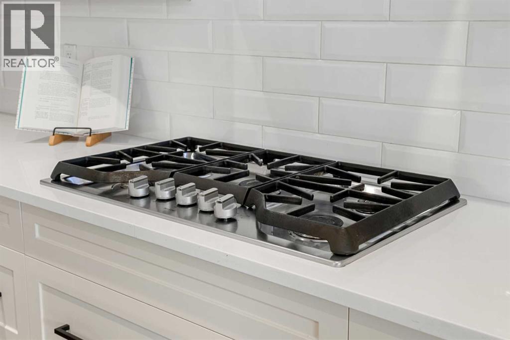 3917 2 Street NW, Calgary, Alberta  T2K 0Y7 - Photo 10 - A2293175