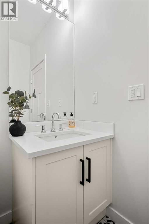 3917 2 Street NW, Calgary, Alberta  T2K 0Y7 - Photo 17 - A2293175