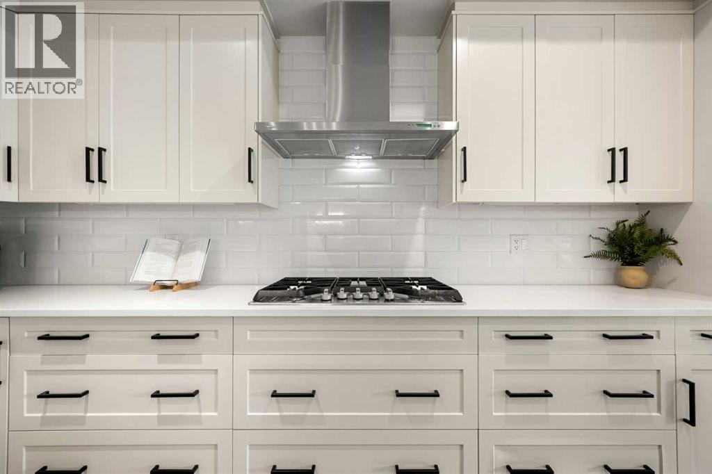 3917 2 Street NW, Calgary, Alberta  T2K 0Y7 - Photo 9 - A2293175