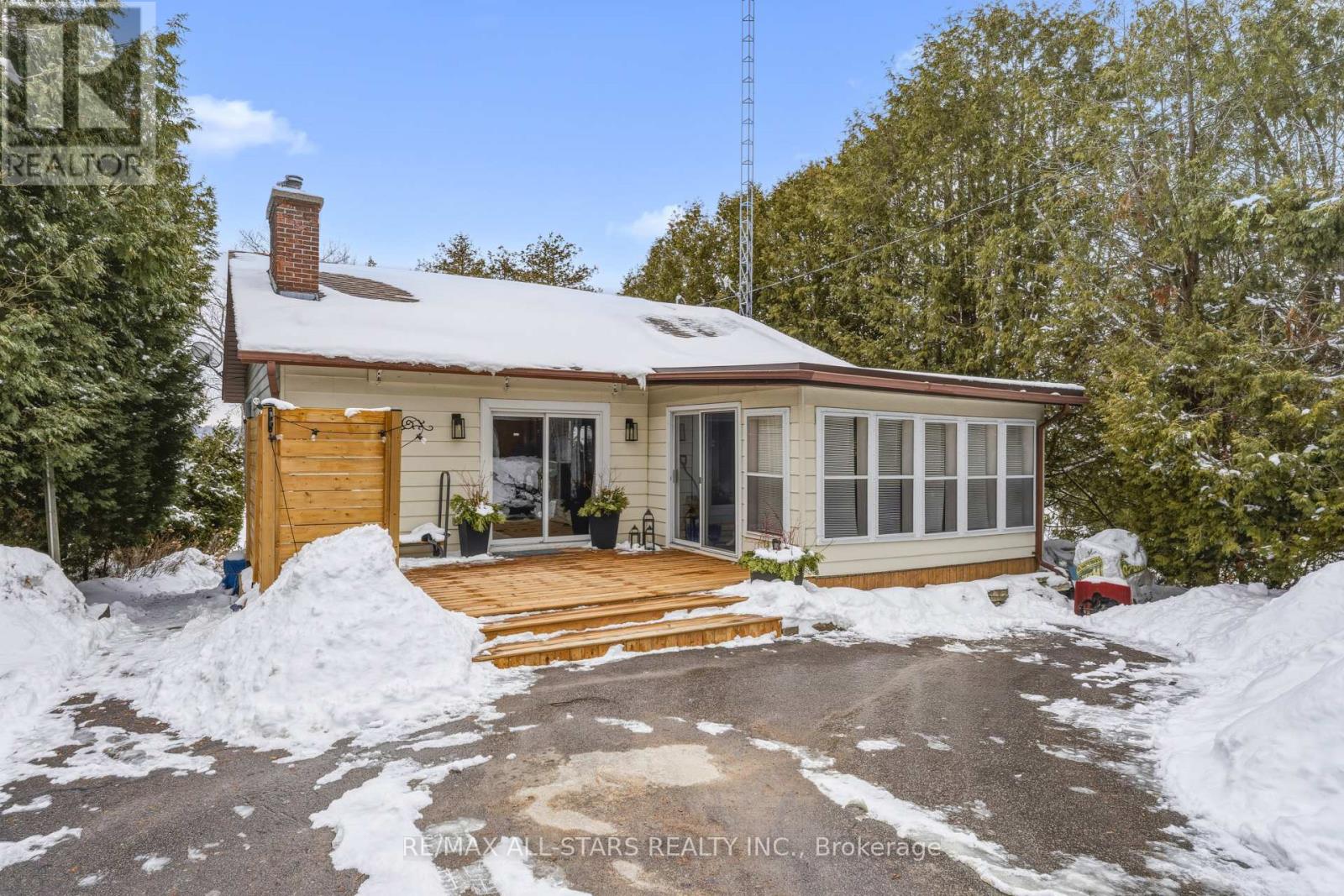 393 Hillside Drive, Kawartha Lakes, Ontario  K0M 1C0 - Photo 2 - X12908596