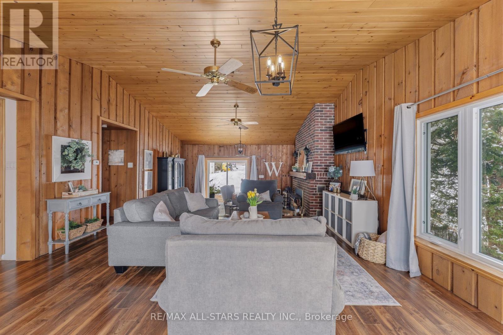 393 Hillside Drive, Kawartha Lakes, Ontario  K0M 1C0 - Photo 4 - X12908596