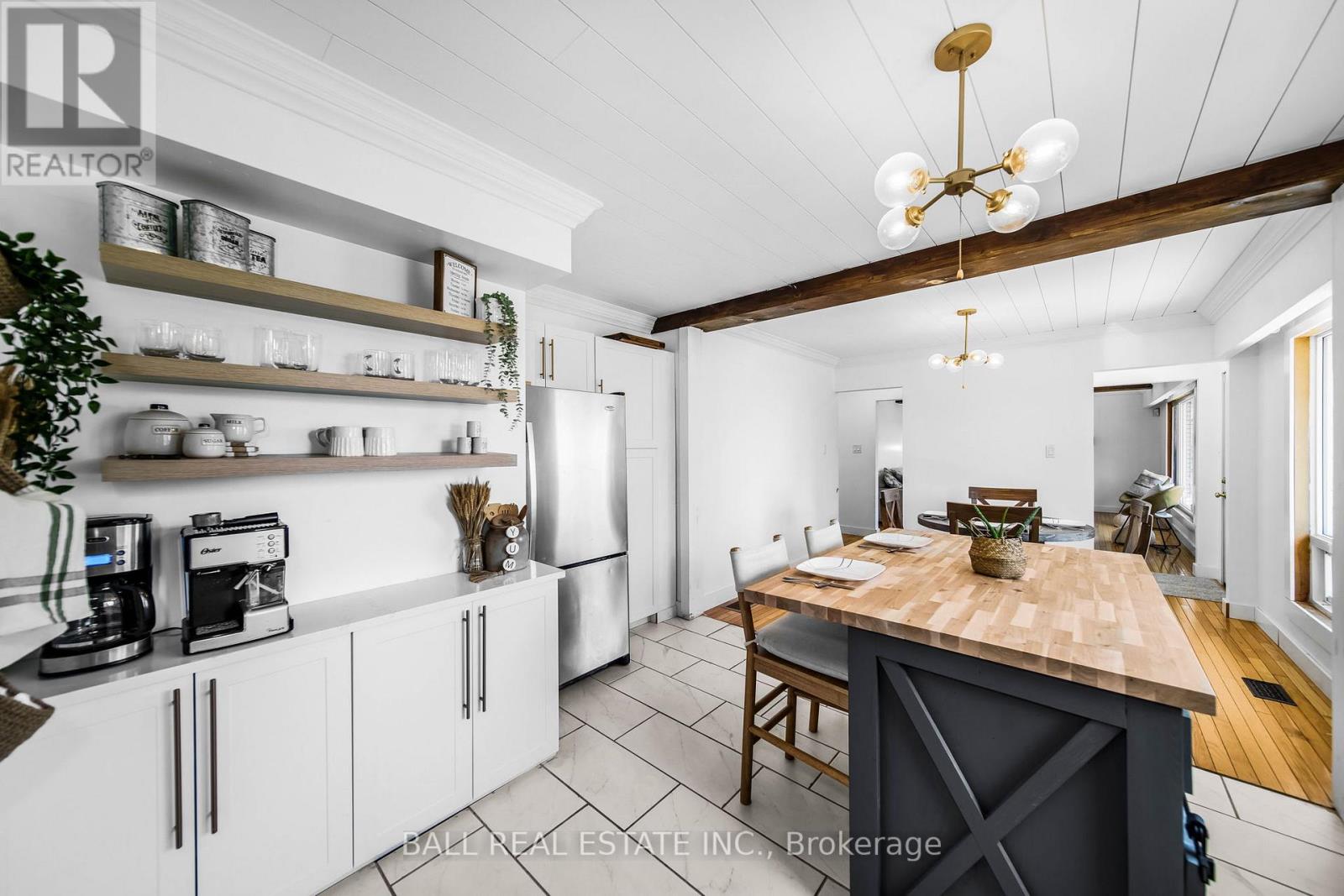 1749 Young's Point Road, Selwyn, Ontario  K0L 2H0 - Photo 8 - X12908648