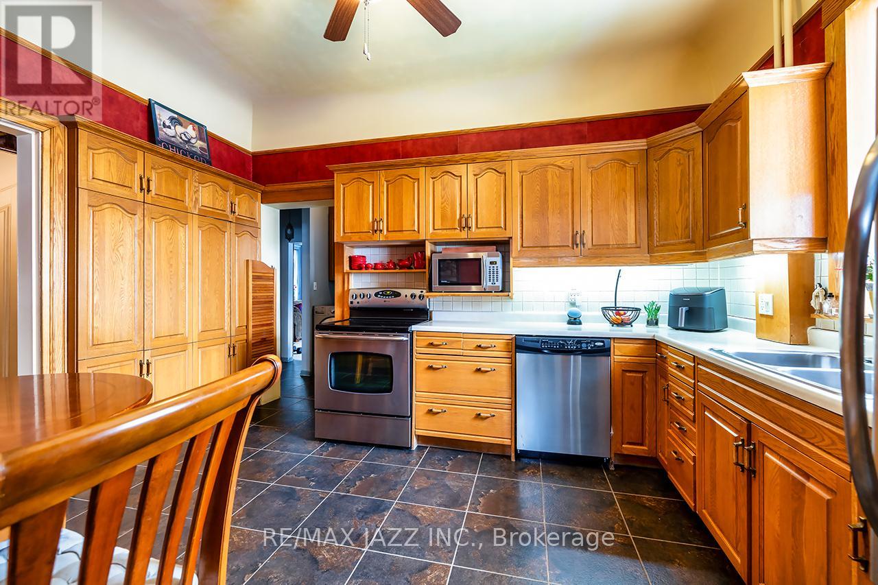 22 Francis Street, Kawartha Lakes, Ontario  K9V 3R6 - Photo 12 - X12908684