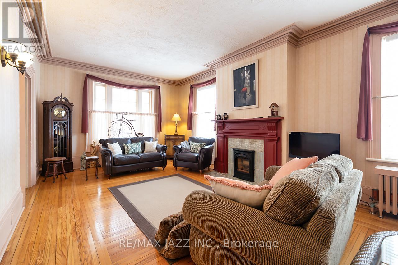 22 Francis Street, Kawartha Lakes, Ontario  K9V 3R6 - Photo 8 - X12908684