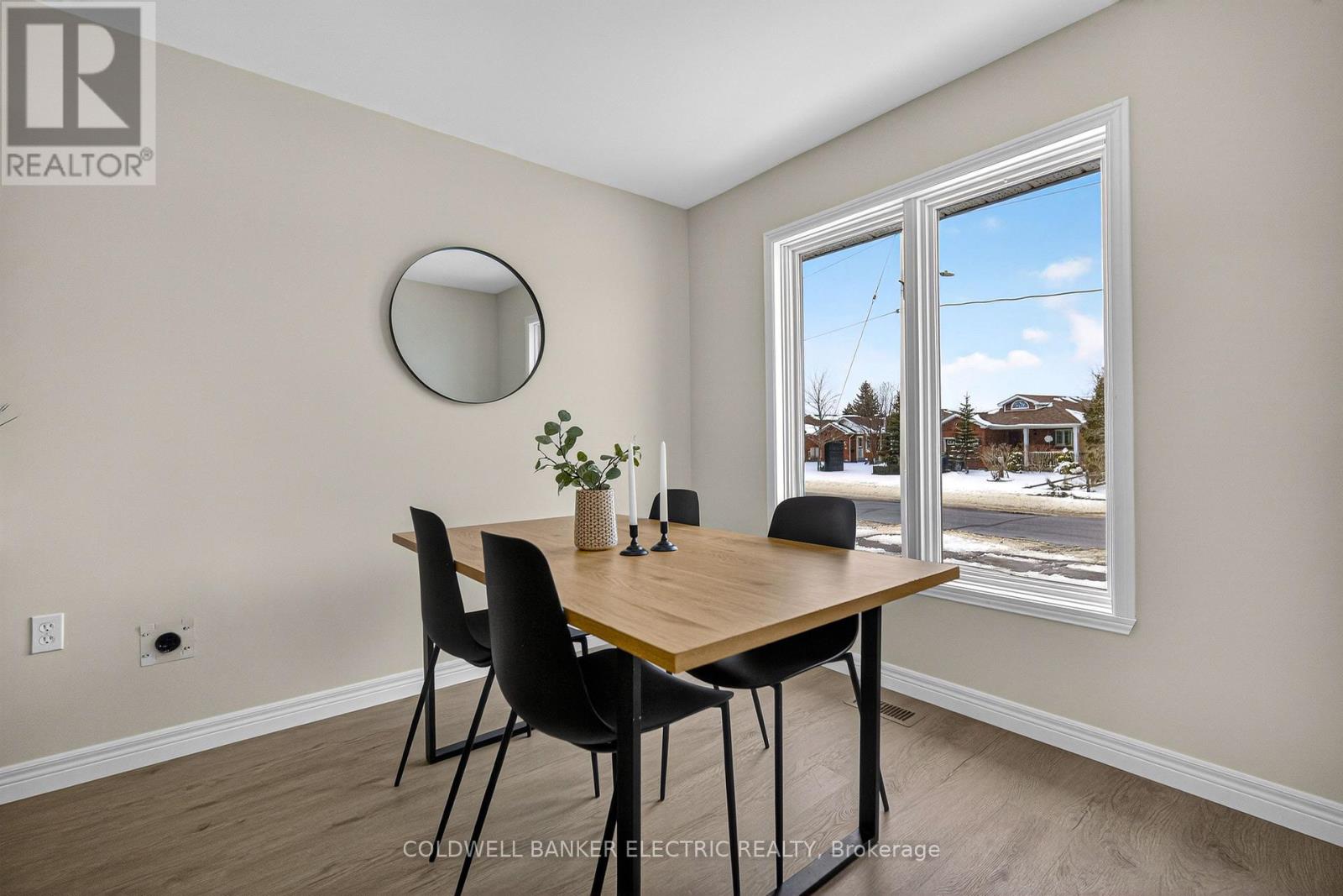 329 Mary Street W, Kawartha Lakes, Ontario  K9V 5X5 - Photo 8 - X12908810