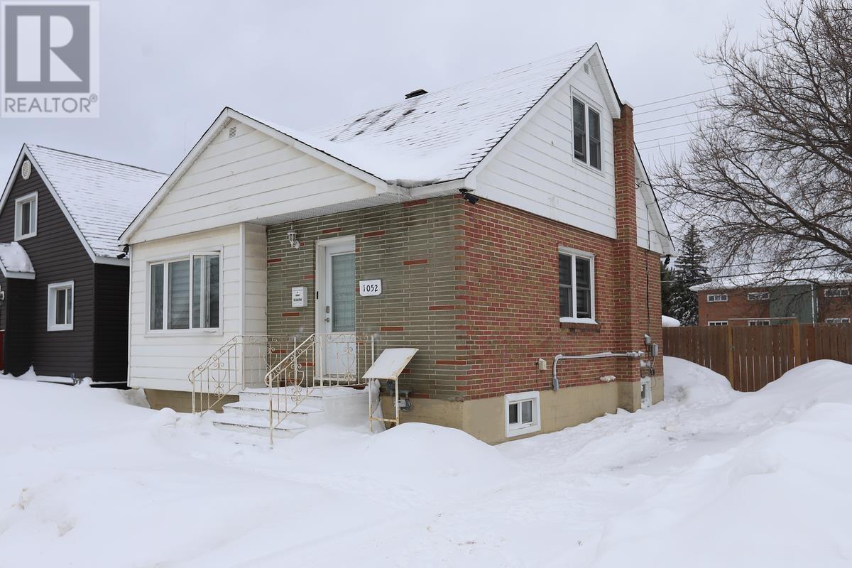 1052 Wellington St E, Sault Ste. Marie, Ontario  P6A 2N9 - Photo 1 - SM260507