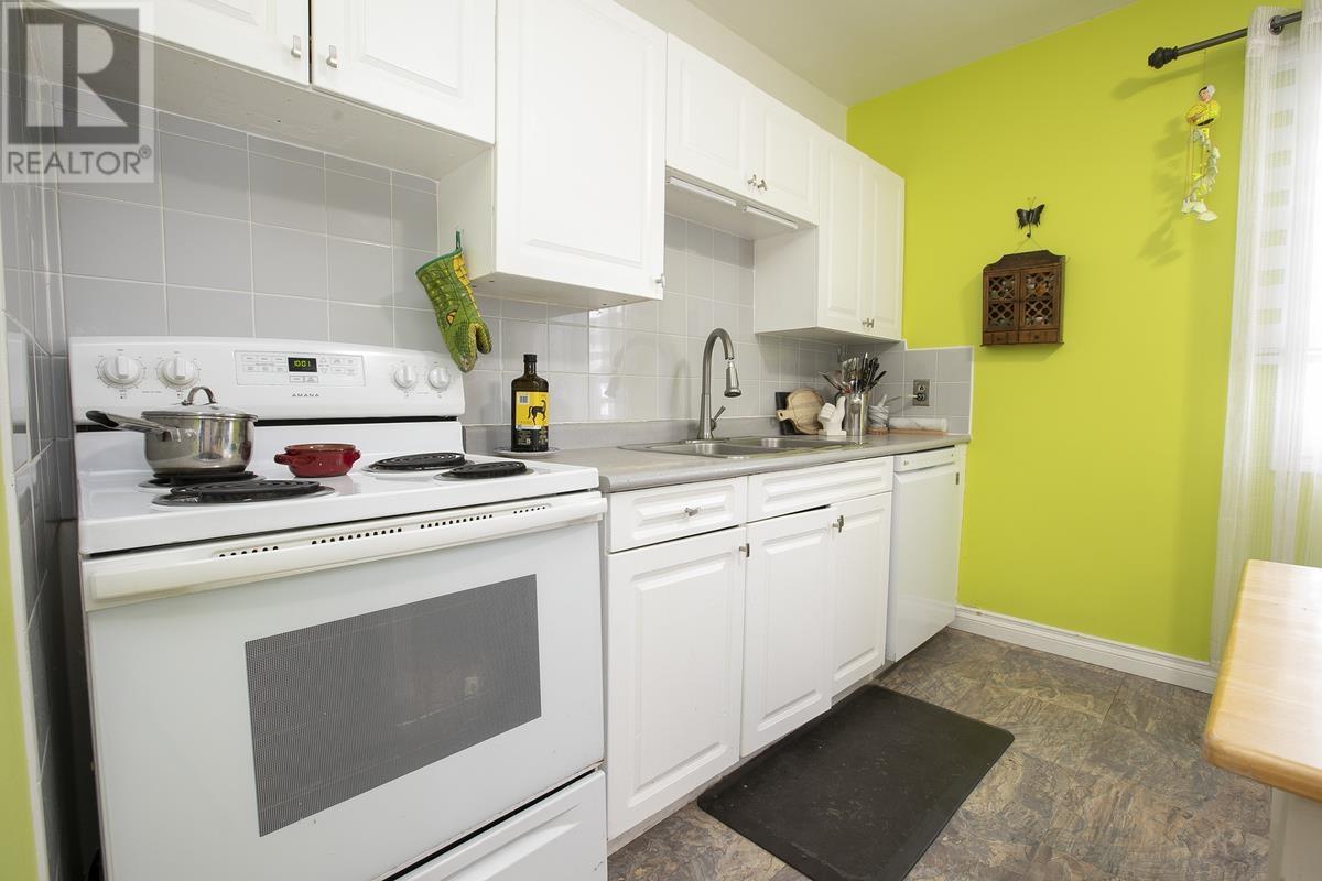 1052 Wellington St E, Sault Ste. Marie, Ontario  P6A 2N9 - Photo 17 - SM260507