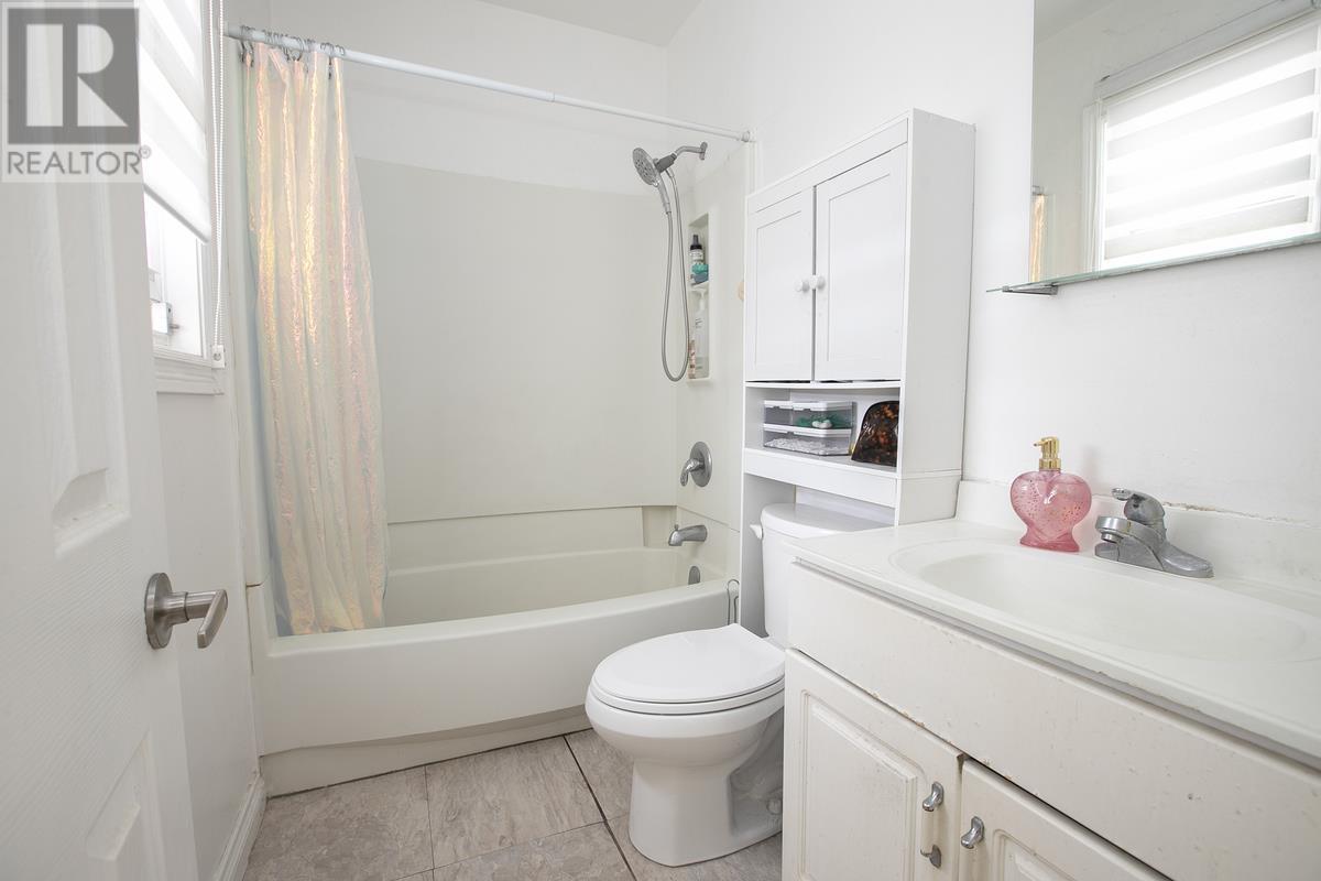 1052 Wellington St E, Sault Ste. Marie, Ontario  P6A 2N9 - Photo 22 - SM260507