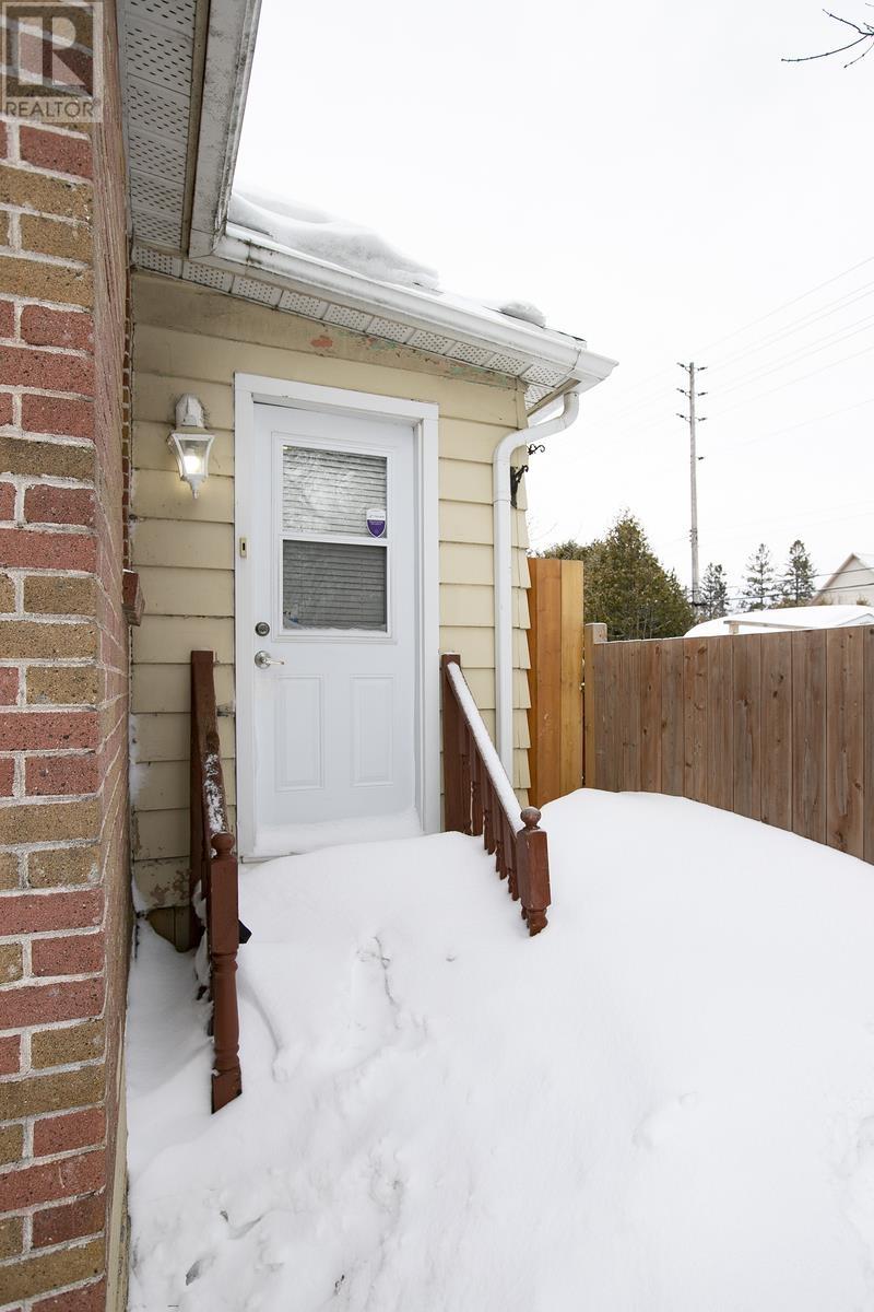 1052 Wellington St E, Sault Ste. Marie, Ontario  P6A 2N9 - Photo 3 - SM260507