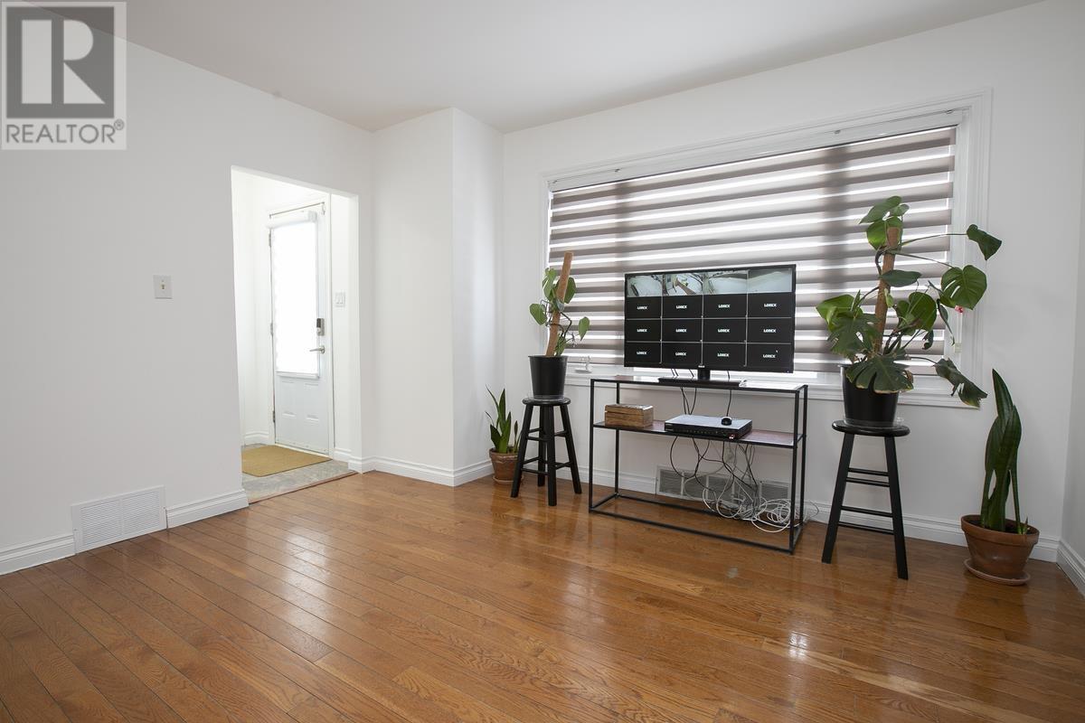 1052 Wellington St E, Sault Ste. Marie, Ontario  P6A 2N9 - Photo 6 - SM260507