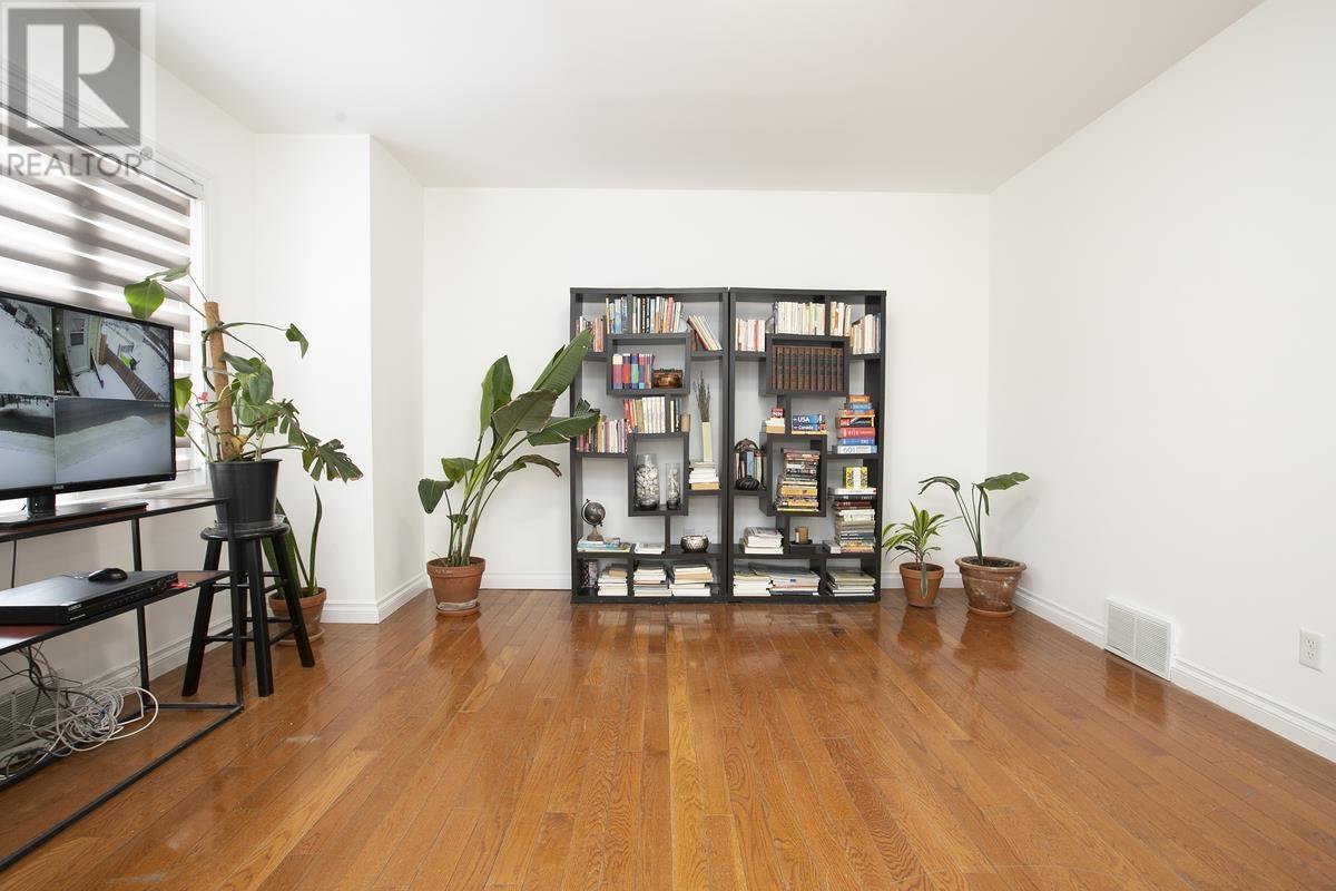 1052 Wellington St E, Sault Ste. Marie, Ontario  P6A 2N9 - Photo 7 - SM260507