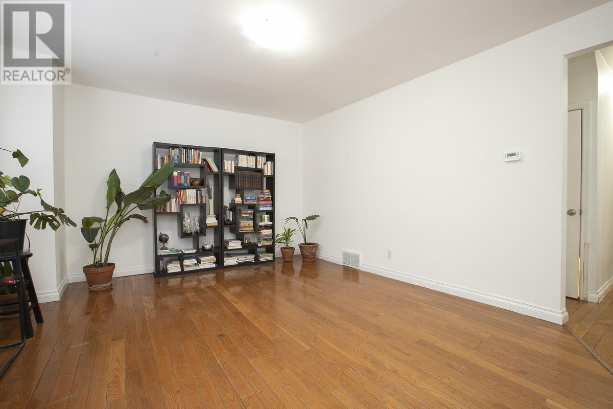 1052 Wellington St E, Sault Ste. Marie, Ontario  P6A 2N9 - Photo 8 - SM260507