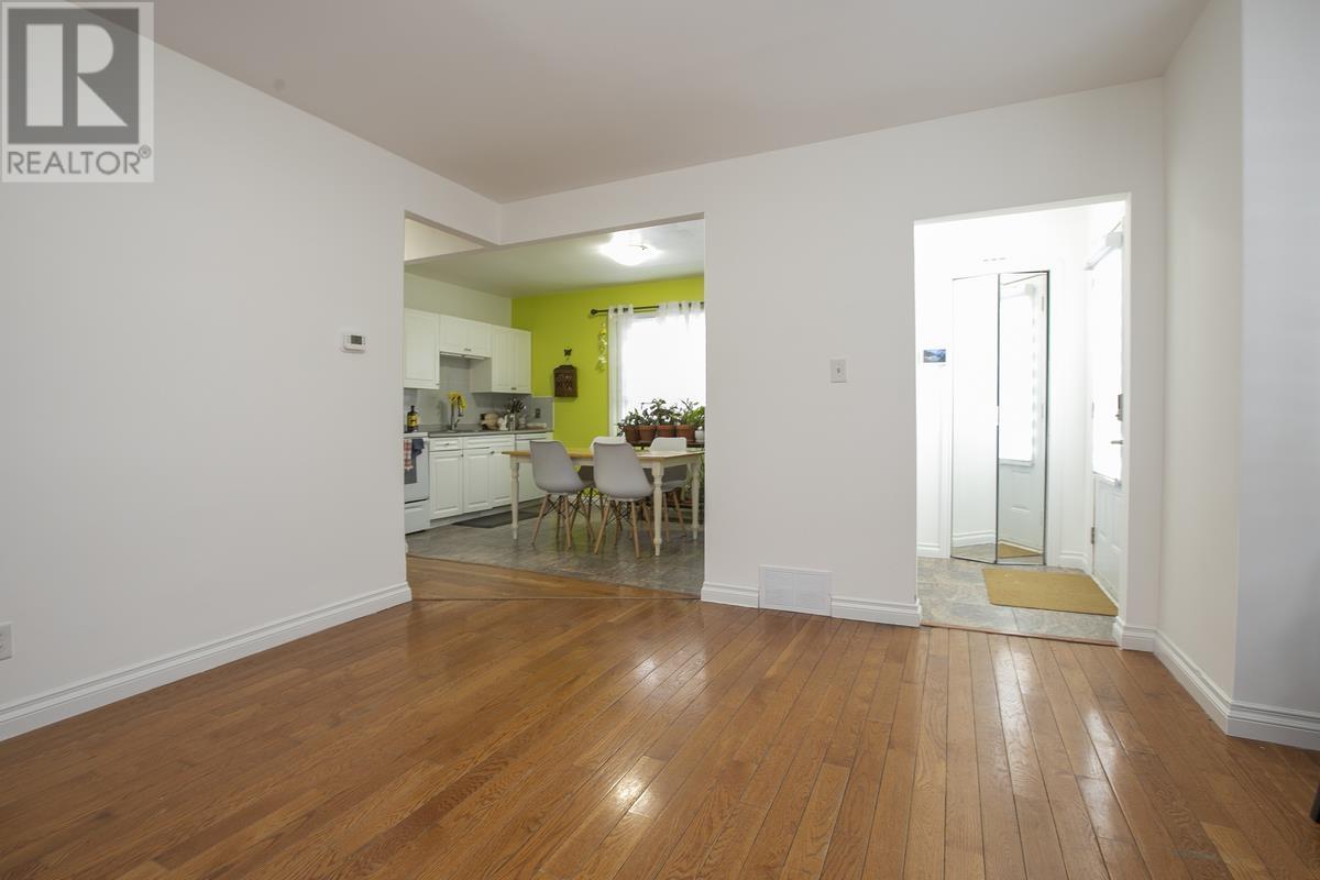 1052 Wellington St E, Sault Ste. Marie, Ontario  P6A 2N9 - Photo 9 - SM260507