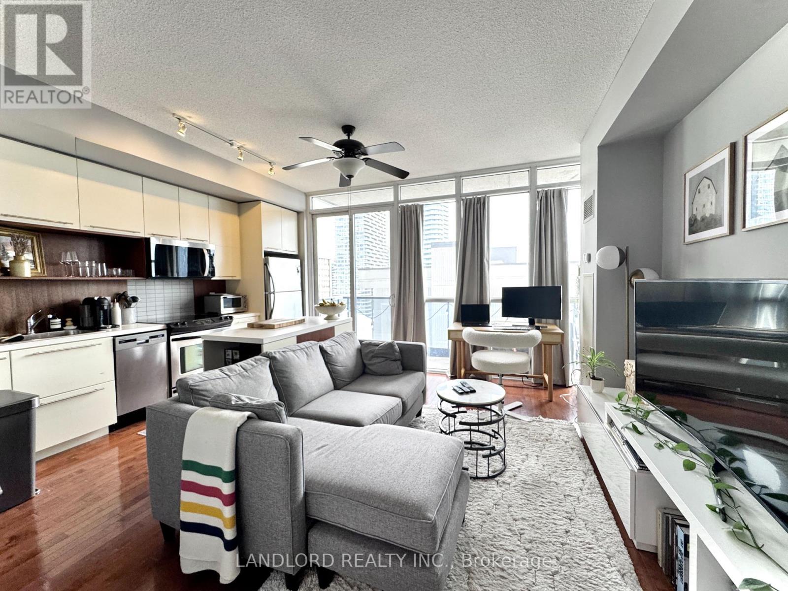 2111 - 25 CARLTON STREET, Toronto, Ontario