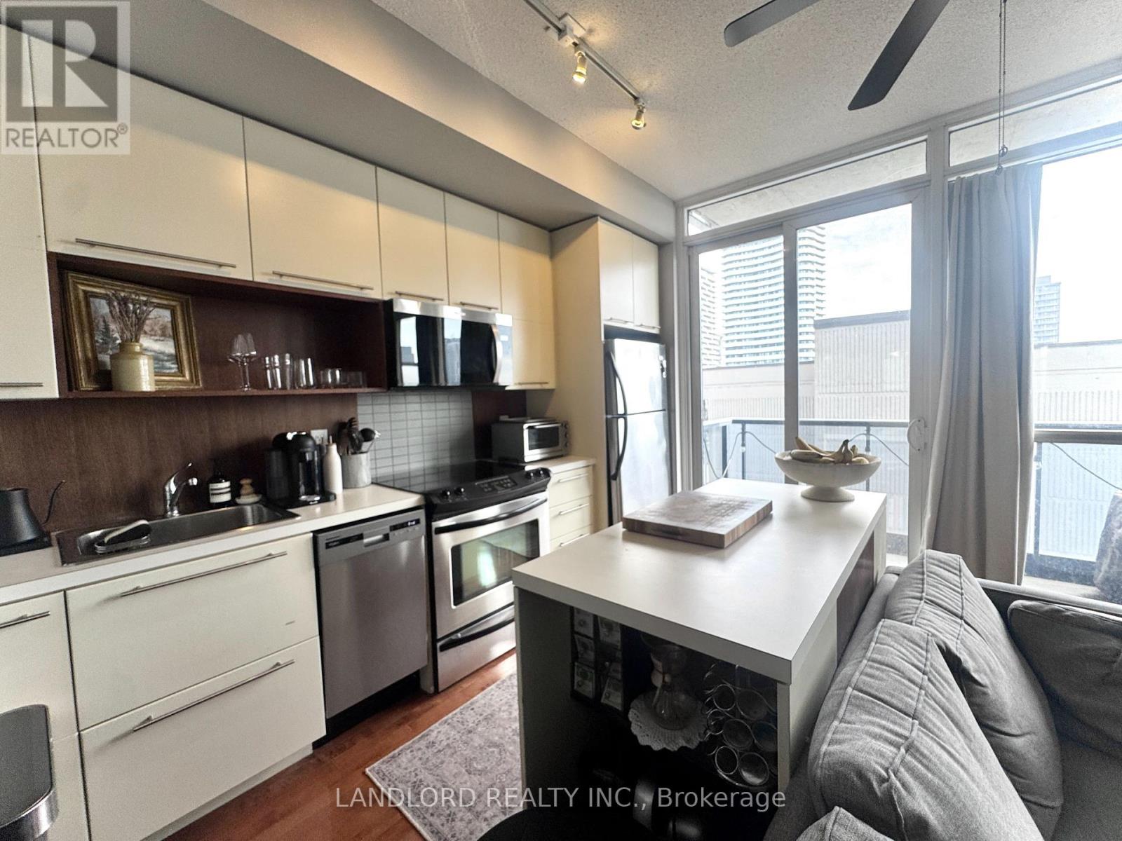 2111 - 25 Carlton Street, Toronto (Church-Yonge Corridor), Ontario  M5B 1L4 - Photo 3 - C12908600