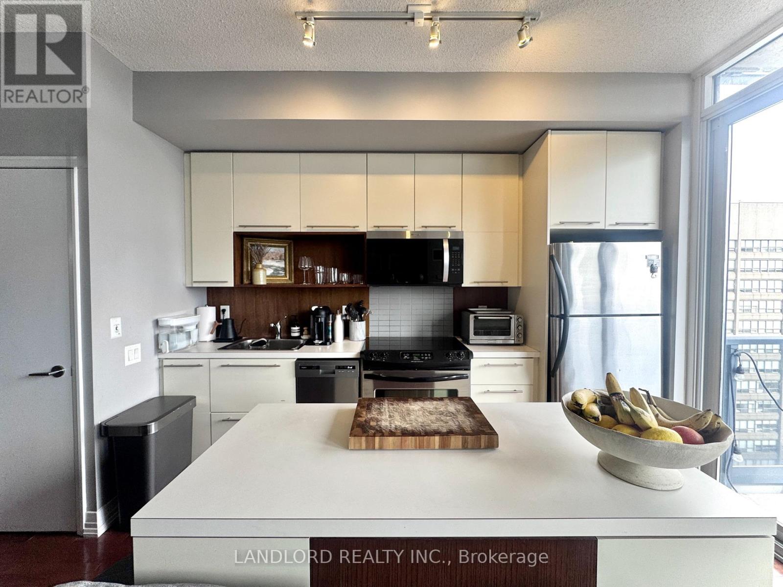 2111 - 25 Carlton Street, Toronto (Church-Yonge Corridor), Ontario  M5B 1L4 - Photo 4 - C12908600