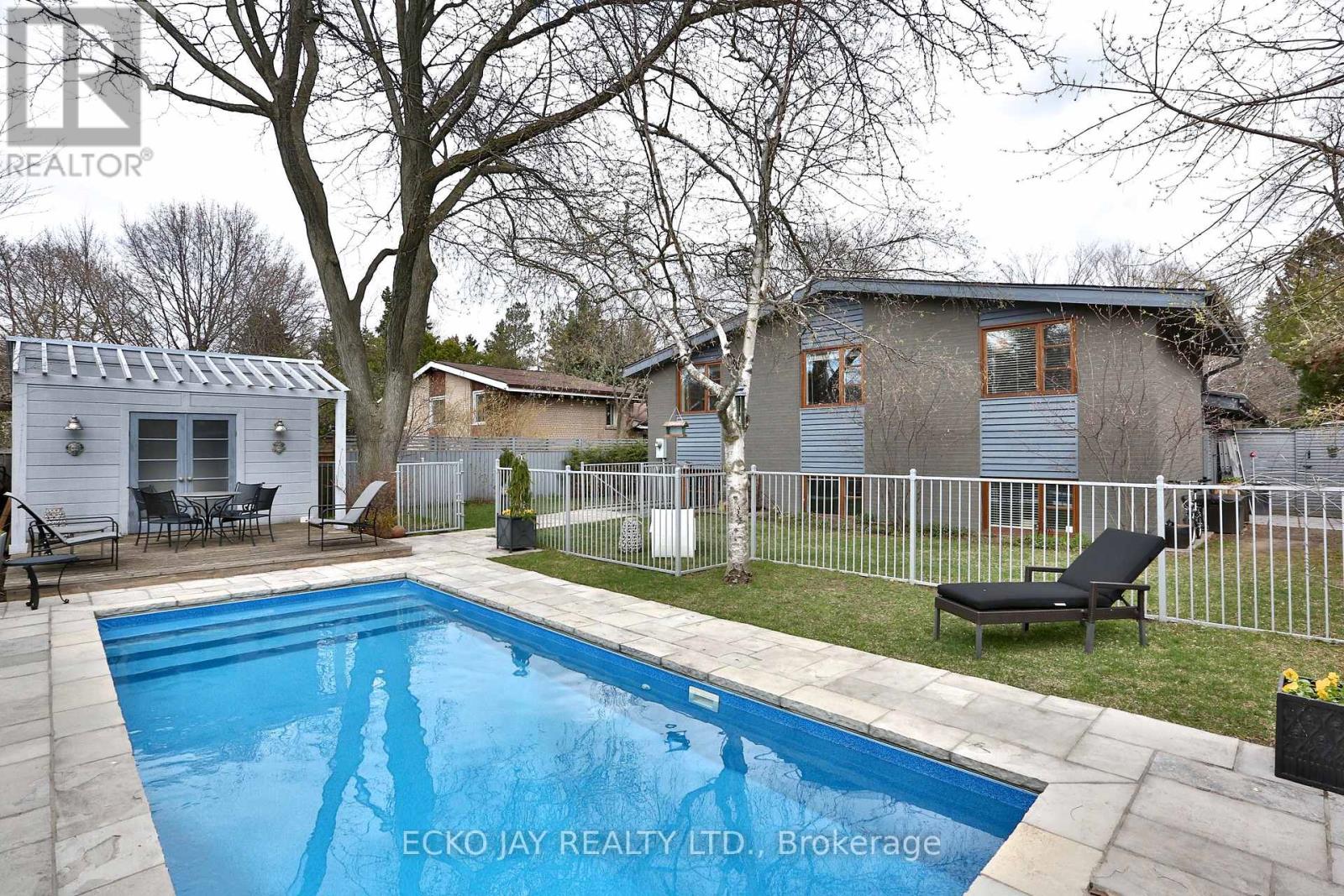 61 LACEWOOD CRESCENT, Toronto, Ontario