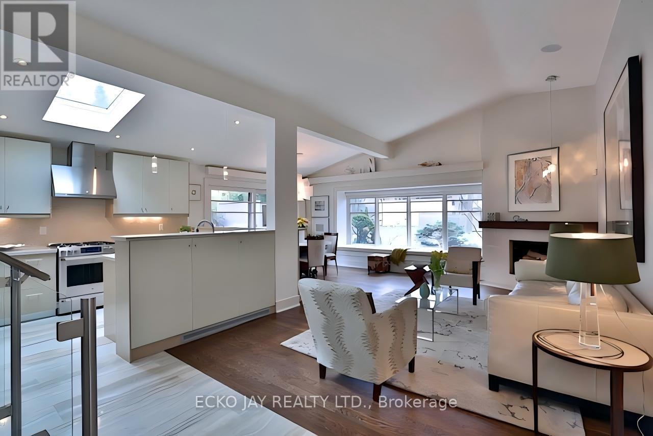 61 Lacewood Crescent, Toronto, Ontario  M3A 2Z3 - Photo 3 - C12908636