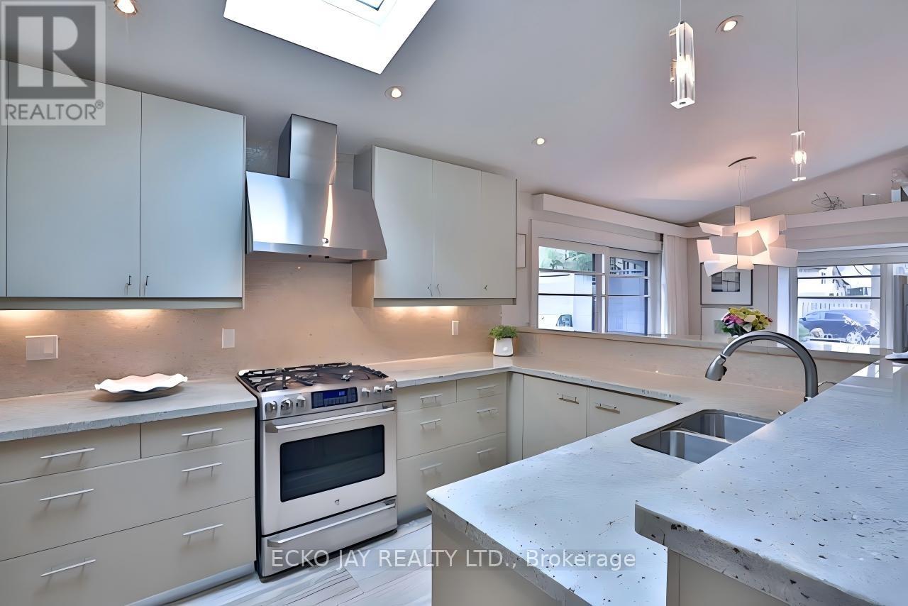 61 Lacewood Crescent, Toronto, Ontario  M3A 2Z3 - Photo 8 - C12908636