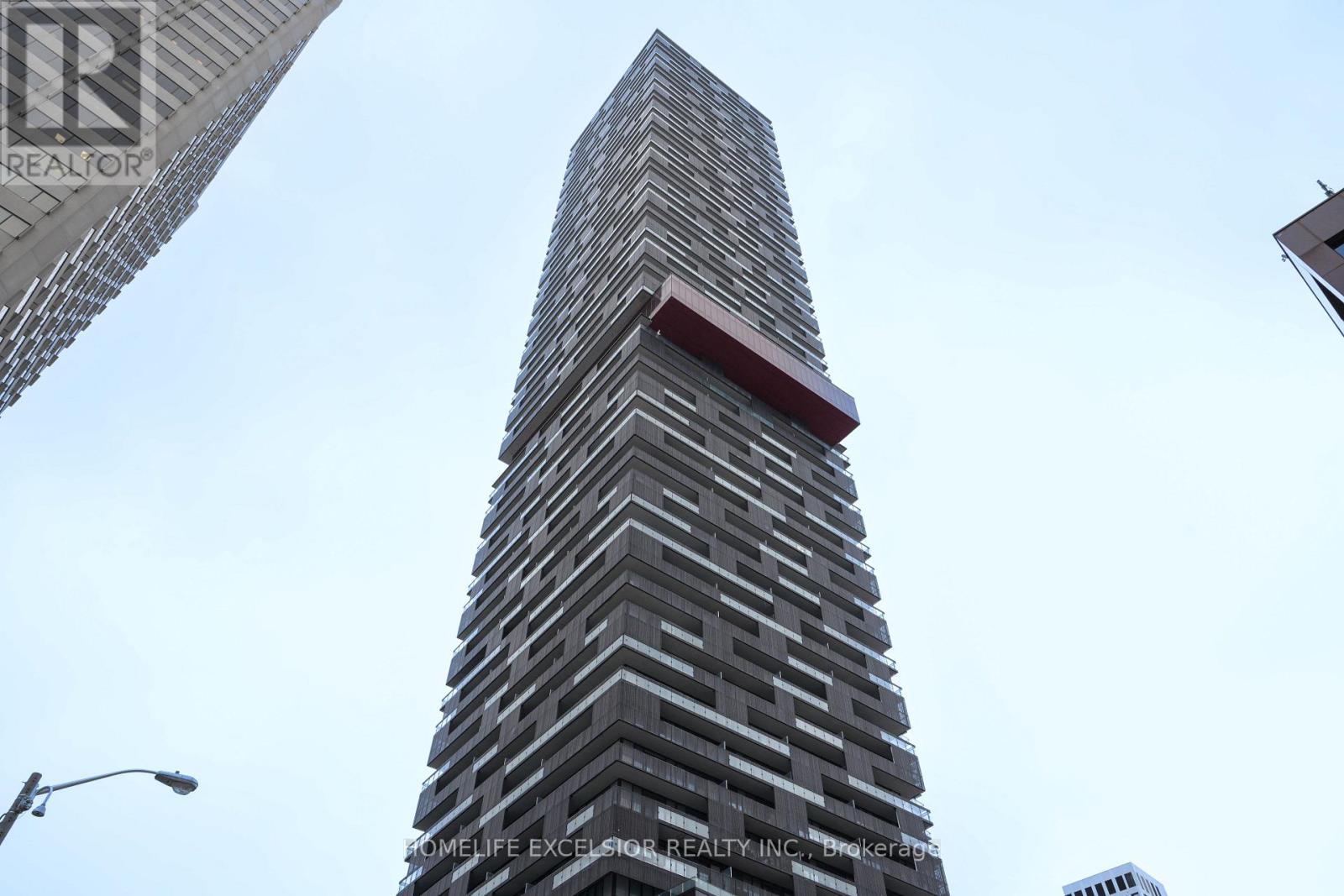 2002 - 8 EGLINTON AVENUE E, Toronto, Ontario