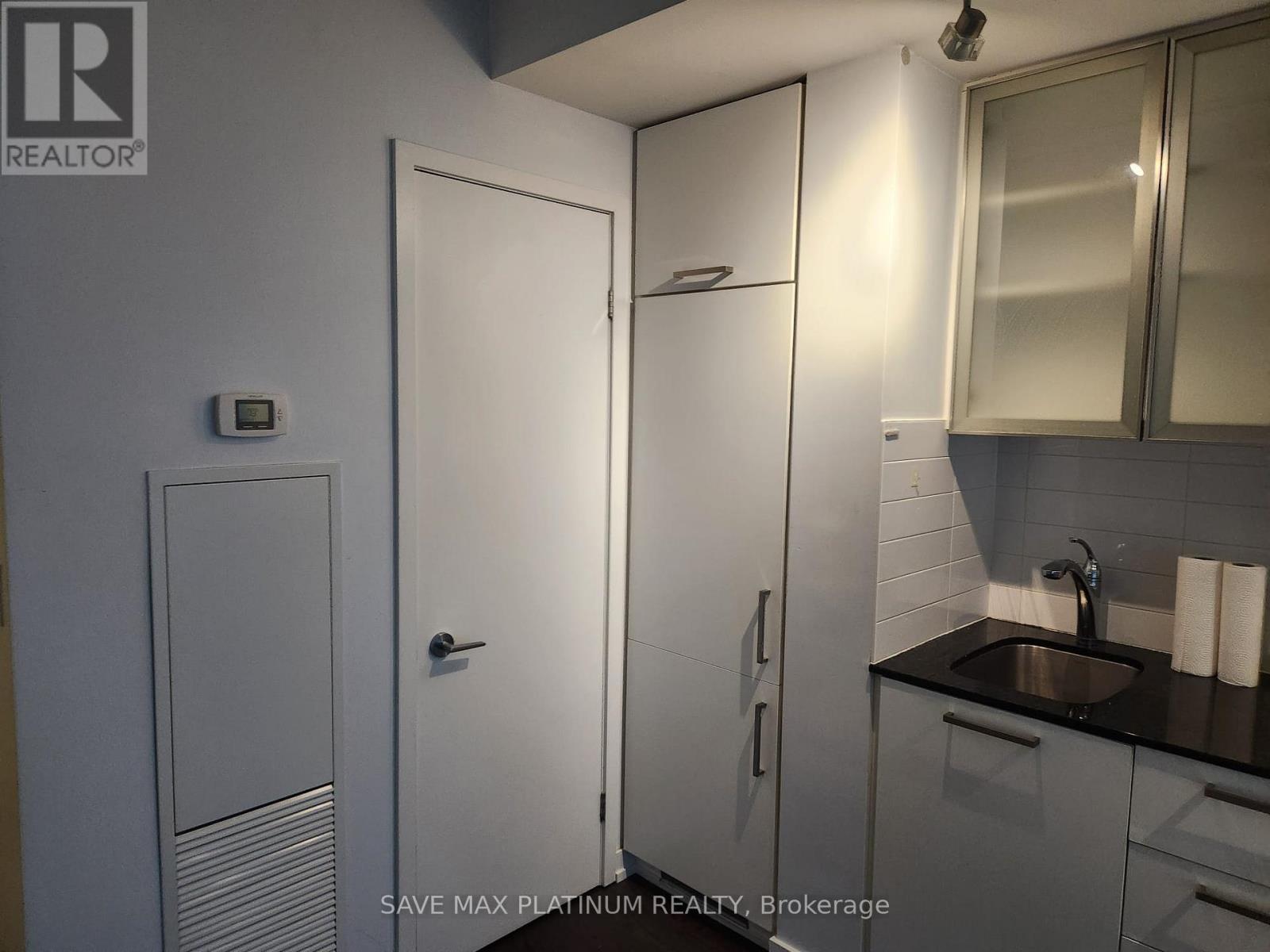 1908 - 12 York Street, Toronto (Waterfront Communities), Ontario  M5J 0A9 - Photo 12 - C12908700