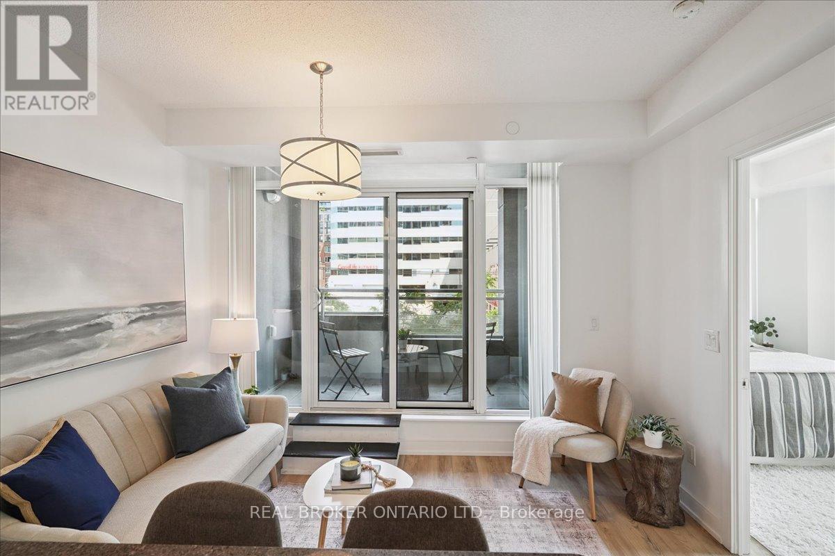 215 - 525 Adelaide Street W, Toronto (Waterfront Communities), Ontario  M5V 0N7 - Photo 6 - C12908818