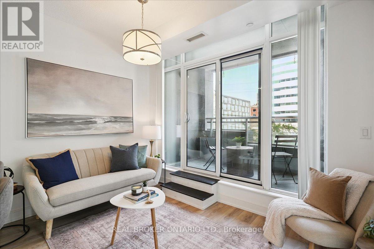 215 - 525 Adelaide Street W, Toronto (Waterfront Communities), Ontario  M5V 0N7 - Photo 9 - C12908818