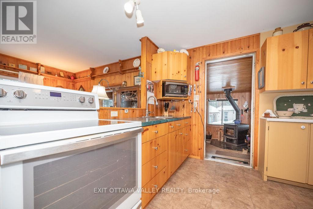 51 Myrlin Way, Laurentian Hills, Ontario  K0J 1P0 - Photo 13 - X12908708