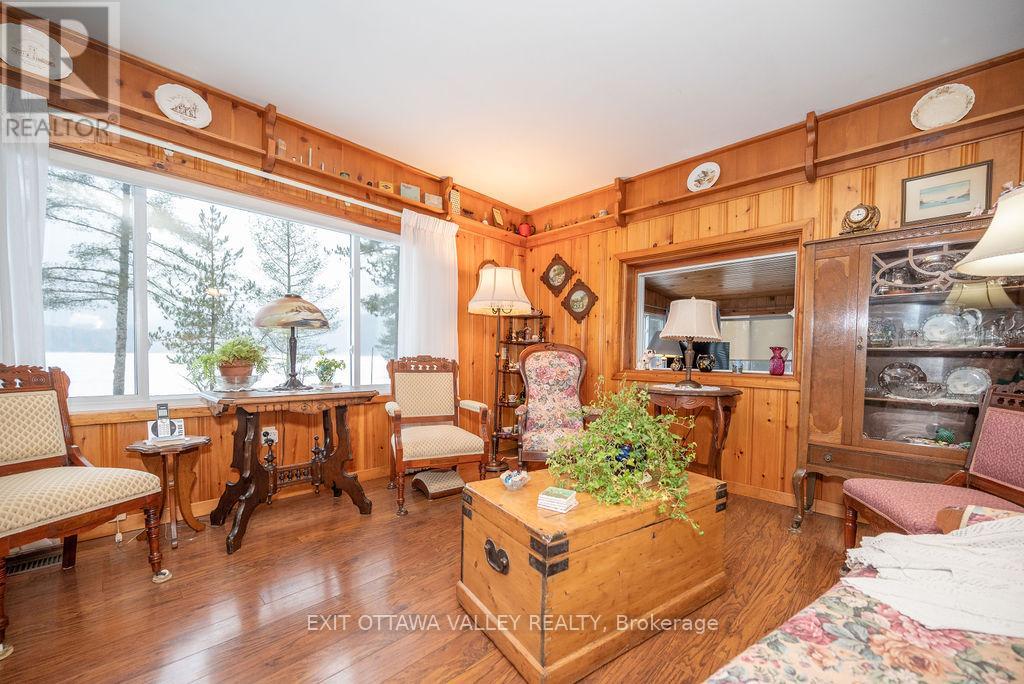 51 Myrlin Way, Laurentian Hills, Ontario  K0J 1P0 - Photo 17 - X12908708