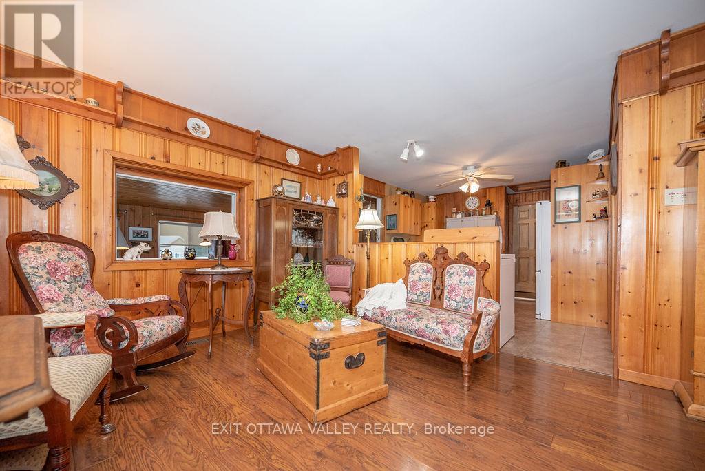 51 Myrlin Way, Laurentian Hills, Ontario  K0J 1P0 - Photo 19 - X12908708