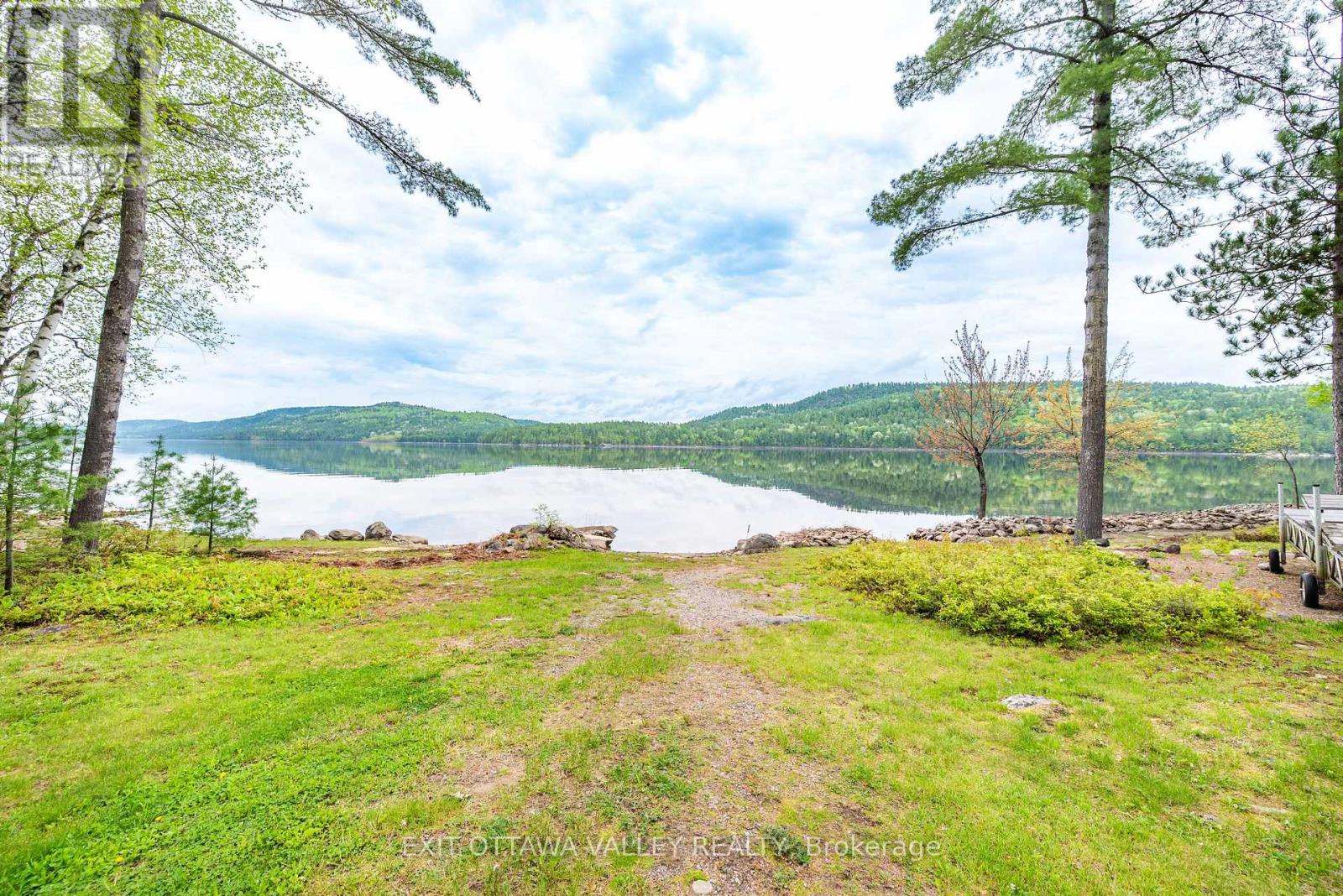 51 Myrlin Way, Laurentian Hills, Ontario  K0J 1P0 - Photo 41 - X12908708