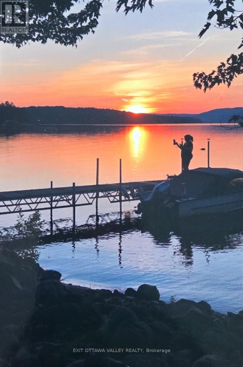 51 Myrlin Way, Laurentian Hills, Ontario  K0J 1P0 - Photo 49 - X12908708