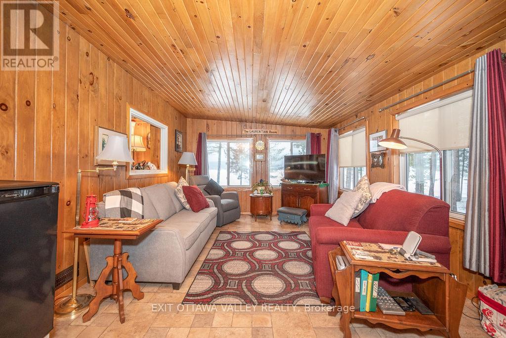 51 Myrlin Way, Laurentian Hills, Ontario  K0J 1P0 - Photo 5 - X12908708