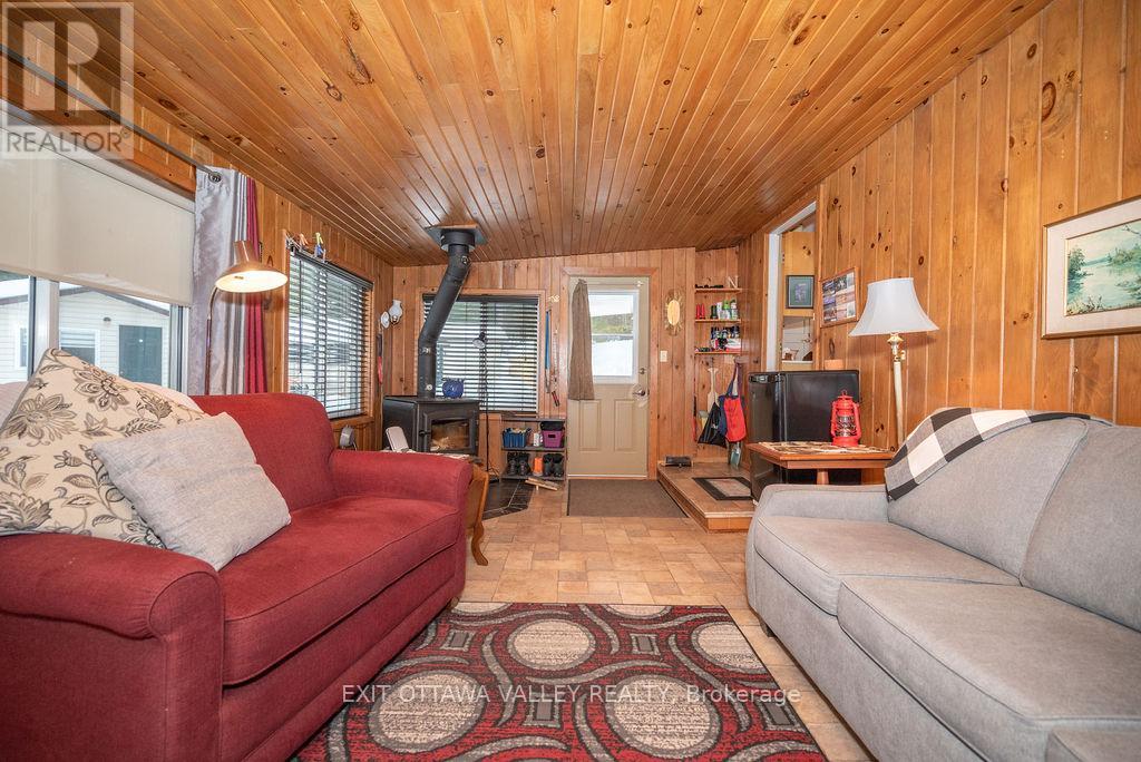 51 Myrlin Way, Laurentian Hills, Ontario  K0J 1P0 - Photo 8 - X12908708