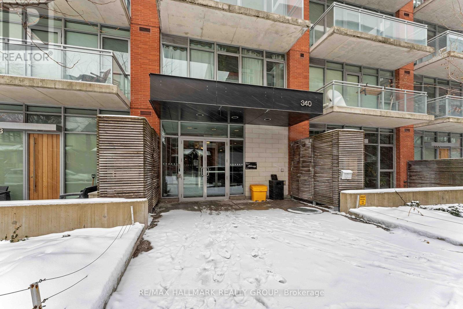 750 - 340 Mcleod Street, Ottawa, Ontario  K2P 1A4 - Photo 2 - X12908620