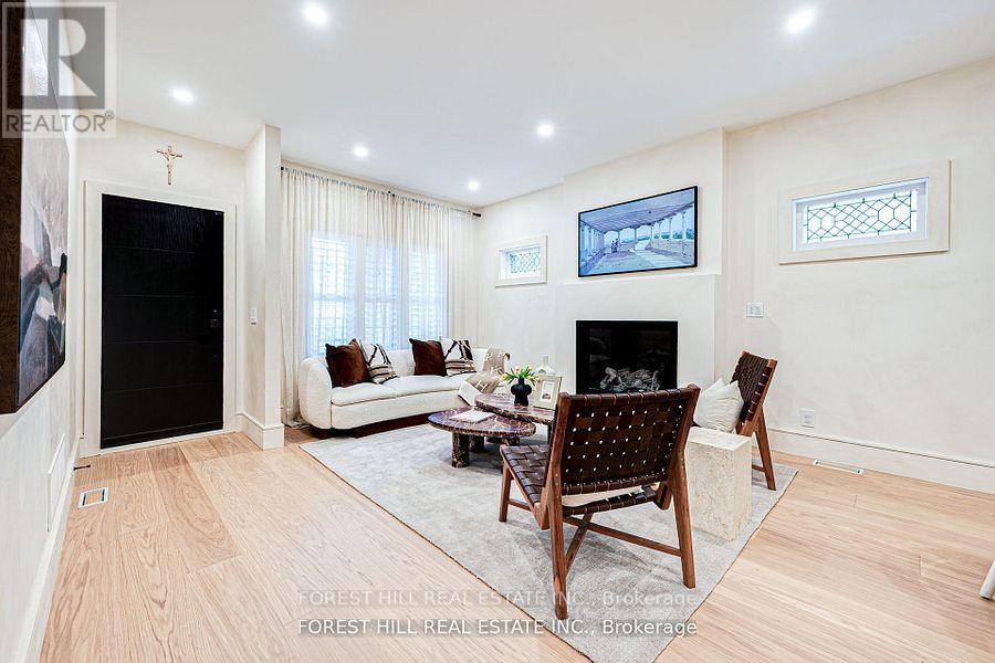 295 Strathmore Boulevard, Toronto, Ontario  M4J 1P9 - Photo 4 - E12908658