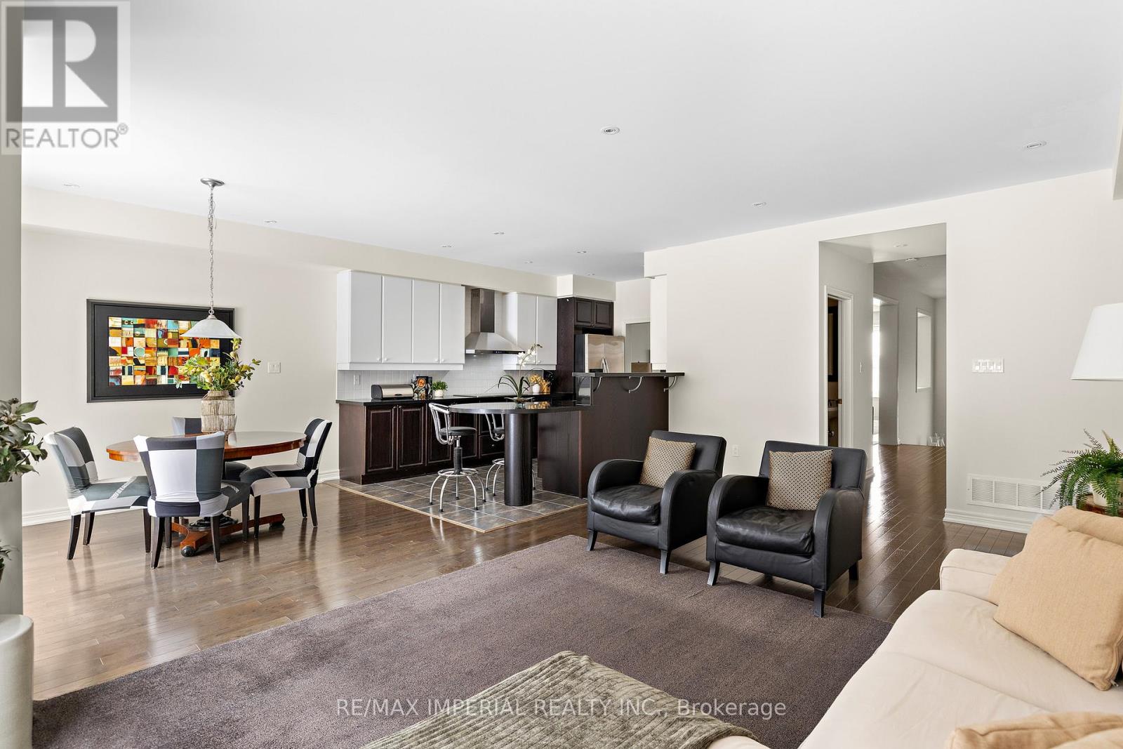 16 Carriage House Court, Richmond Hill, Ontario  L4E 4V3 - Photo 11 - N12908628